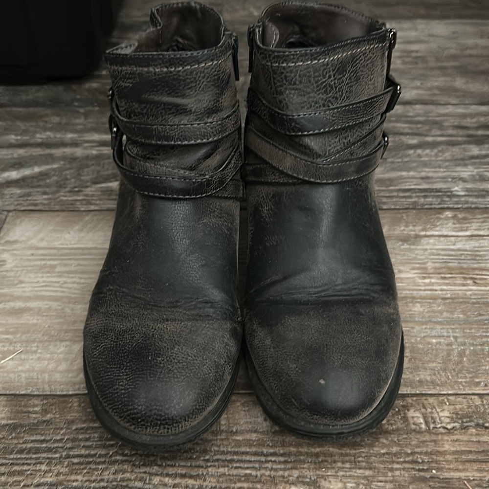Sonoma Distressed Booties - Picture 2 of 6